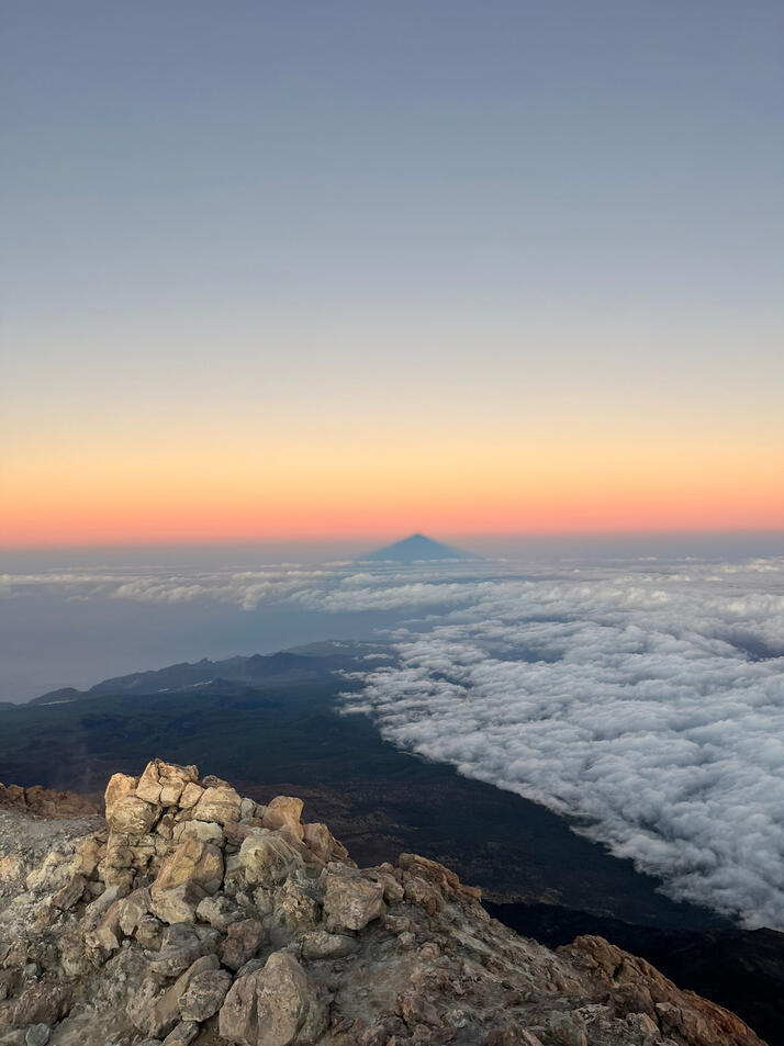 Stín sopky Teide přímo z vrcholu